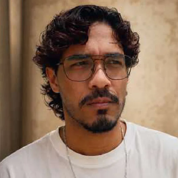 Gilad Raposa, autor do guia, em Tiberíades, Israel